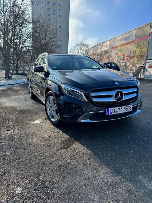 Schwarz Gebraucht 2014 Mercedes GLA250 Edition 1 SUV | 15.500 € (Superpreis) - Bild 1/4