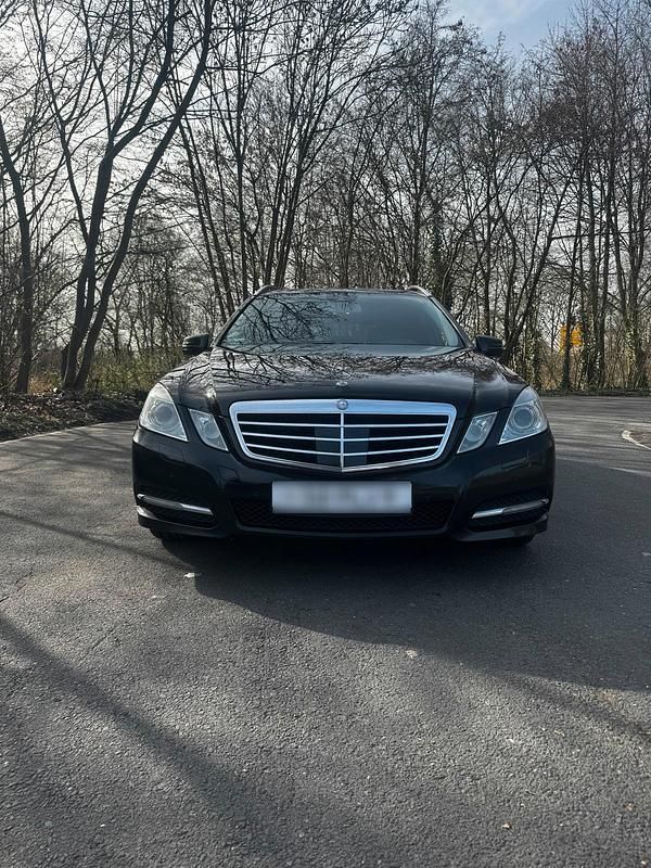 Gebraucht Mercedes E250 204 PS (150 kW) 2012 Schwarz Kombi