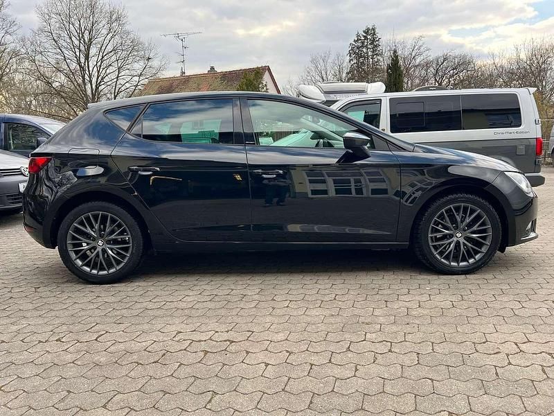 Gebraucht Seat Leon CONNECT 150 PS (110 kW) 2015 Mitternachtsschwarz Kleinwagen