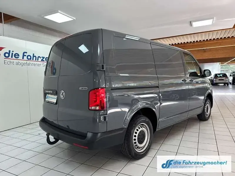 Gebraucht VW T6.1 150 PS (110 kW) 2022 Grau Van