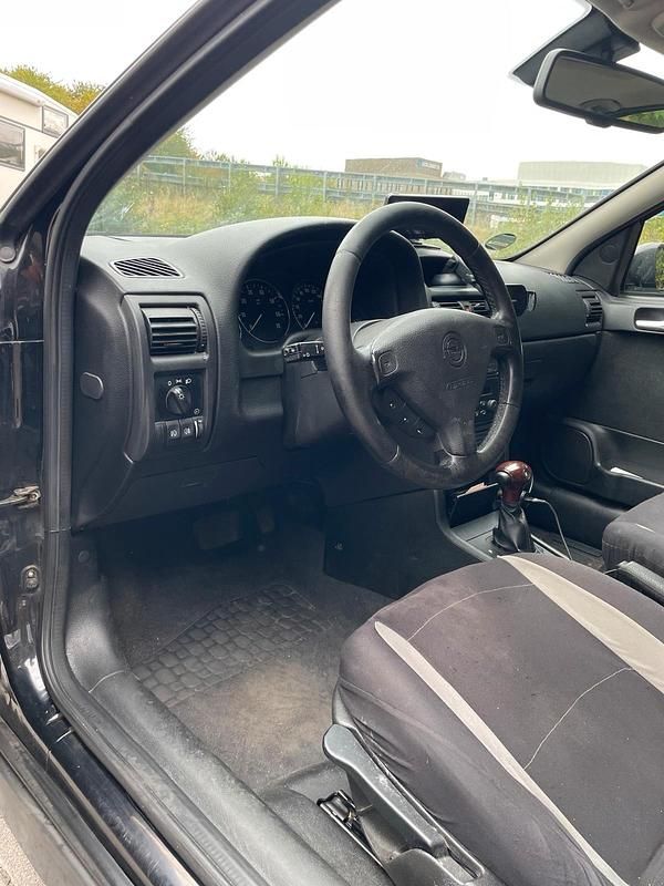 Schwarz Gebraucht 2003 Opel Astra Limousine | 800 € (Superpreis) - Bild 1/4