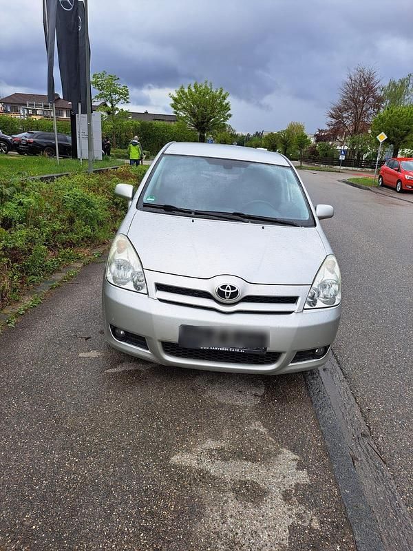 Silber Gebraucht 2006 Toyota Verso Van / Kleinbus | 2.800 € (Fairer Preis) - Bild 1/4
