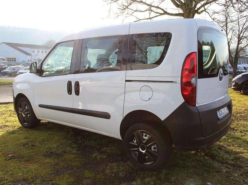 Gebraucht Opel Combo 95 PS (69 kW) 2015 Weiß Van / Kleinbus
