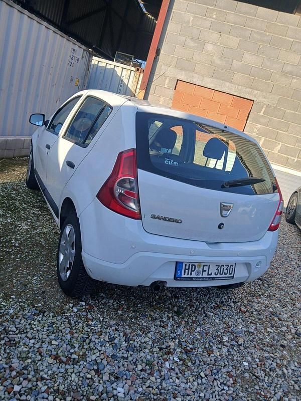 Gebraucht Dacia Sandero 75 PS (55 kW) 2012 Weiß Kleinwagen