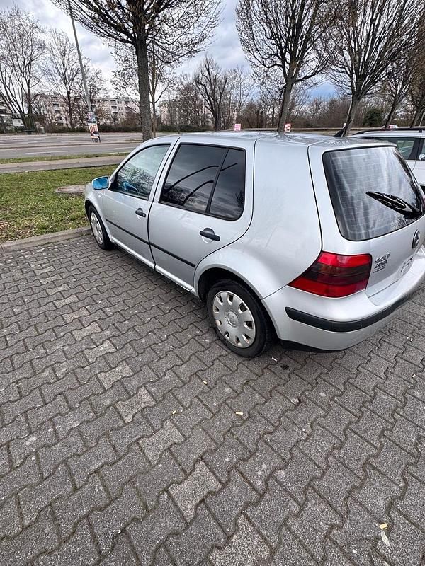 Gebraucht VW Golf IV 2001 Silber Kleinwagen