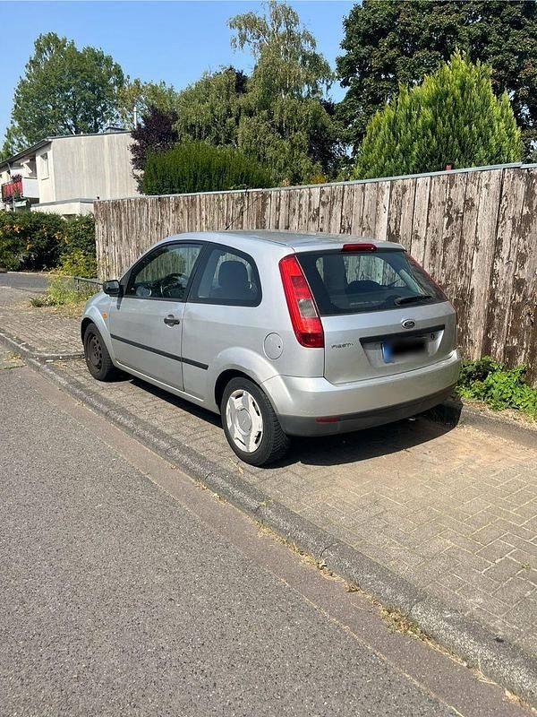 Gebraucht Ford Fiesta 60 PS (44 kW) 2004 Silber Kleinwagen