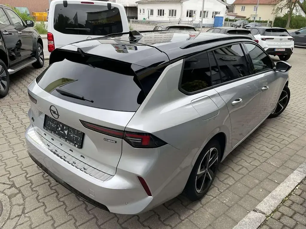 Usata Opel Astra 136 CV (100 kW) 2025 Argento Utilitaria