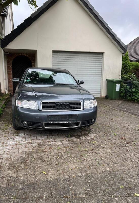 Grau Gebraucht 2004 Audi A4 Limousine | 1.700 € (Fairer Preis) - Bild 1/4