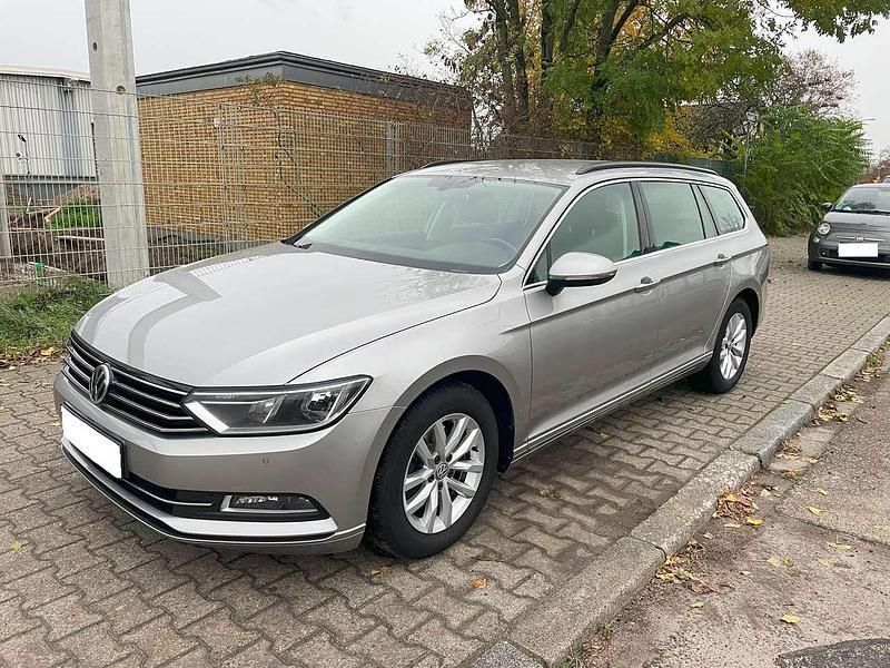 Silber Gebraucht 2015 VW Passat Kombi | 10.890 € (Fairer Preis) - Bild 1/4