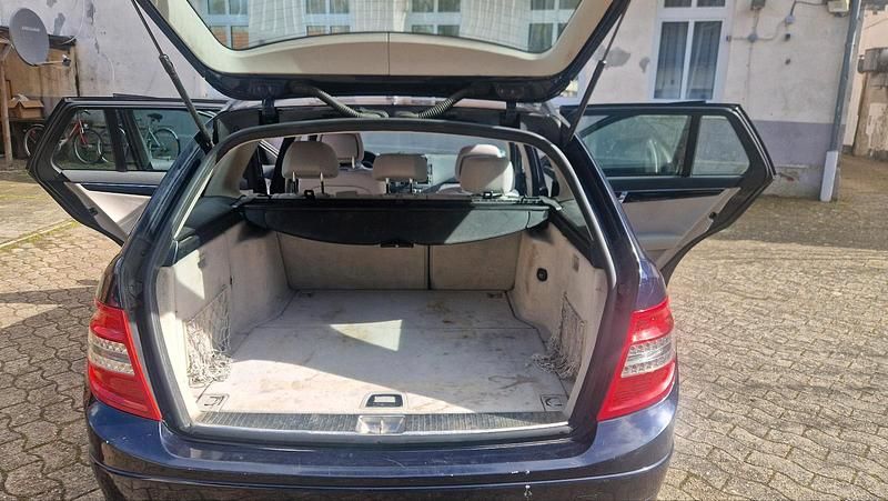 Gebraucht Mercedes C220 170 PS (125 kW) 2009 Blau Kombi