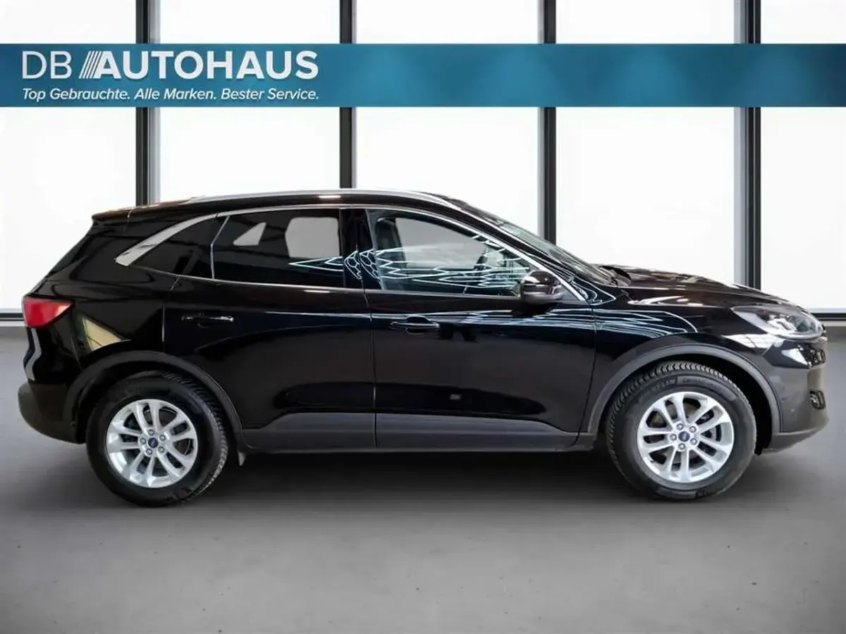 Gebraucht Ford Kuga Titanium 120 PS (88 kW) 2023 Schwarz SUV