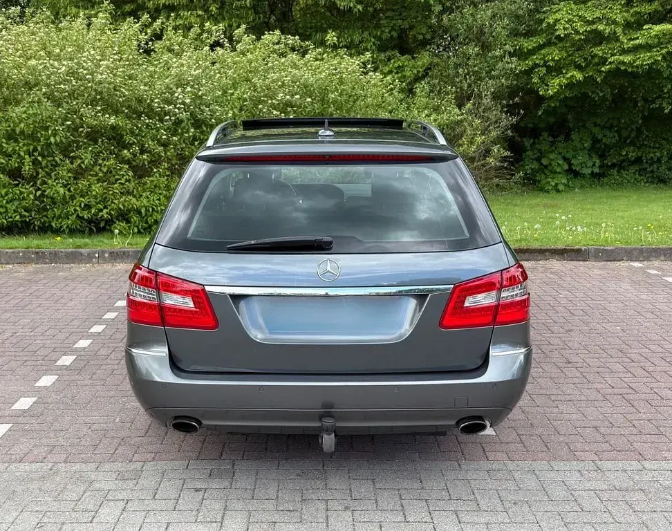 Gebraucht Mercedes E350 265 PS (194 kW) 2011 Grau Limousine