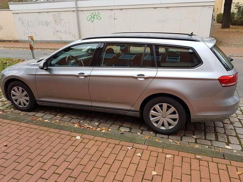Gebraucht VW Passat 150 PS (110 kW) 2018 Silber Kombi