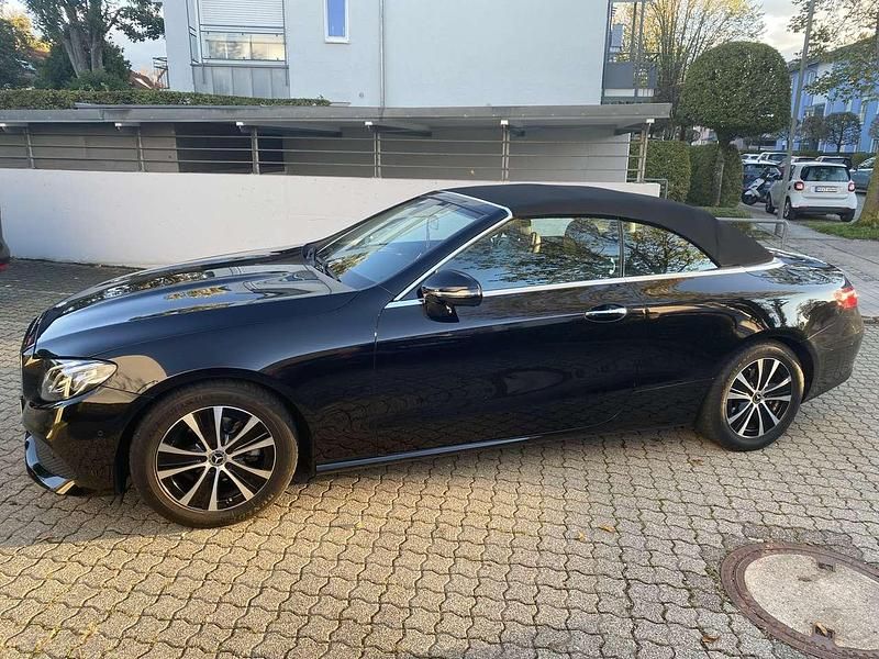 Gebraucht Mercedes E220 194 PS (142 kW) 2019 Schwarz Cabrio