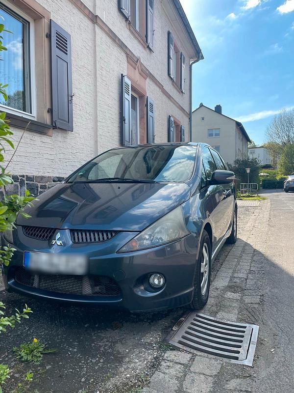 Grau Gebraucht 2006 Mitsubishi Grandis Van / Kleinbus | 2.200 € (Fairer Preis) - Bild 1/4