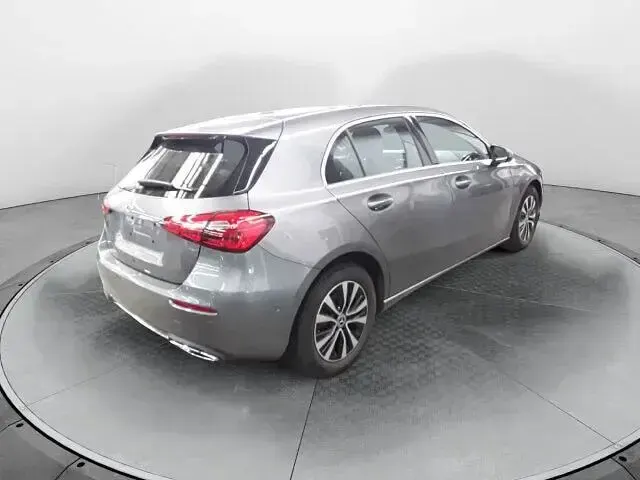 Gebraucht Mercedes A180 Progressive 136 PS (100 kW) 2021 Lack mountaingrau Limousine