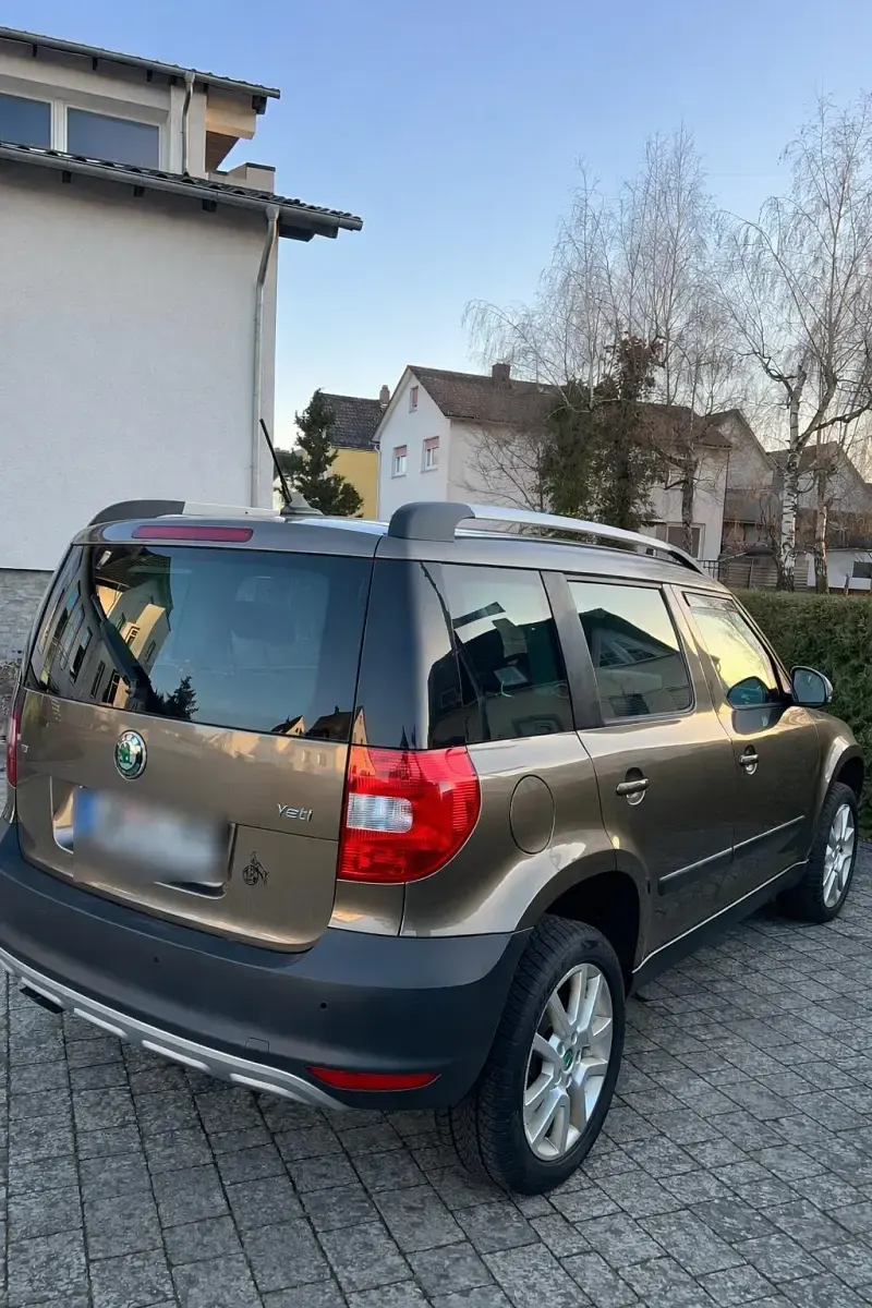 Gebraucht Skoda Yeti 110 PS (80 kW) 2013 Braun SUV