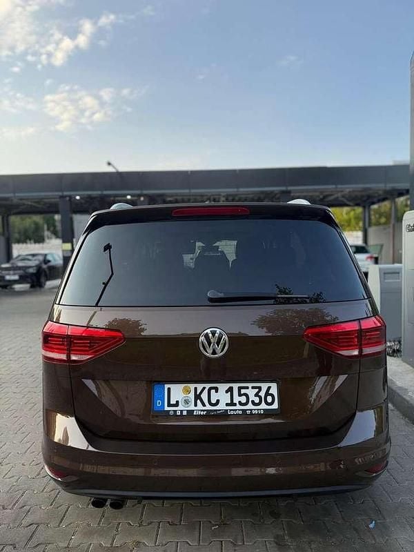 Gebraucht VW Touran Highline 150 PS (110 kW) 2016 Braun Van / Kleinbus