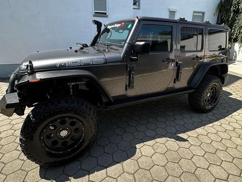 Grau Gebraucht 2017 Jeep Wrangler Unlimited Sahara SUV | 42.000 € - Bild 1/4