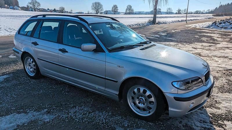 Silber Gebraucht 2004 BMW 320 Kombi | 1.950 € (Fairer Preis) - Bild 1/4