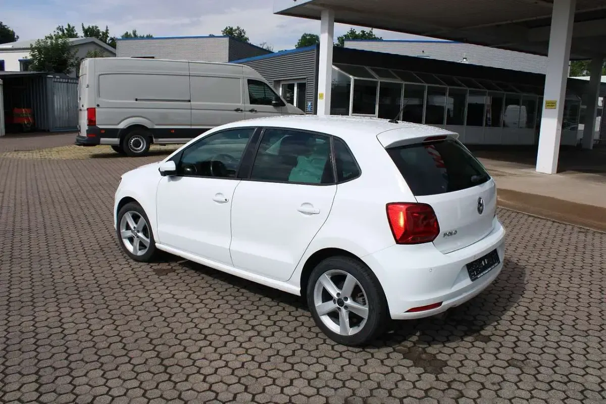 Gebraucht VW Polo Highline 90 PS (66 kW) 2015 Pure white Kleinwagen