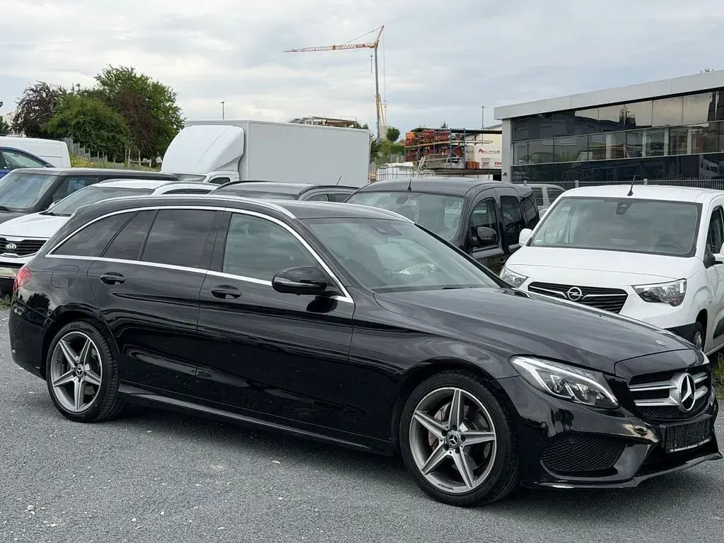 Gebraucht Mercedes C180 AMG line 156 PS (114 kW) 2019 Schwarz Kombi