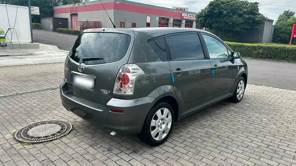 Gebraucht Toyota Corolla Verso 129 PS (94 kW) 2004 Braun Van / Kleinbus
