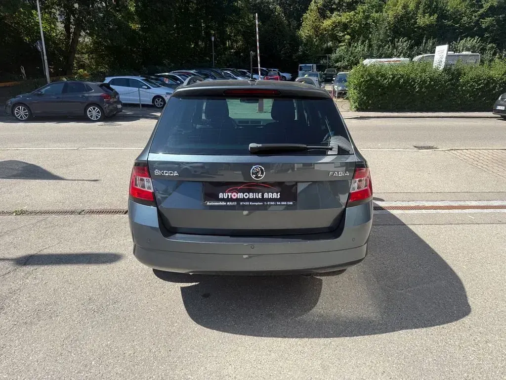 Gebraucht Skoda Fabia 90 PS (66 kW) 2017 Grau Kombi