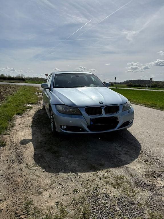 Gebraucht BMW 318 143 PS (105 kW) 2009 Silber Limousine