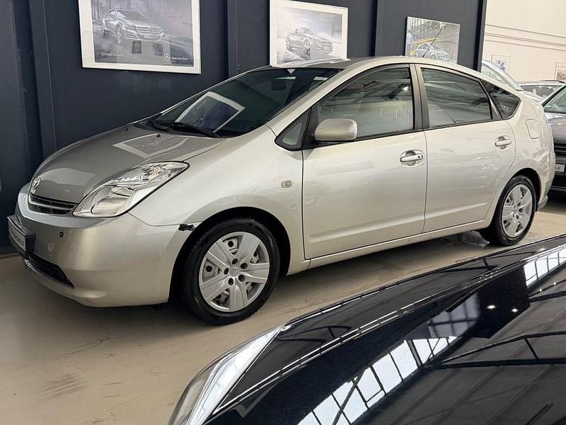 Gebraucht Toyota Prius Executive 77 PS (56 kW) 2005 Silber Kleinwagen