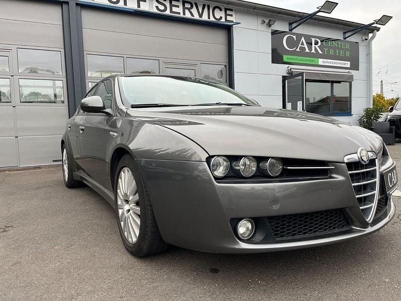 Grau Gebraucht 2007 Alfa Romeo 159 Progression Limousine | 4.790 € (Fairer Preis) - Bild 1/4