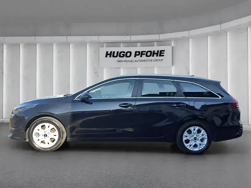 Second-hand Kia Ceed 120 CP (88 kW) 2023 Negru Hatchback