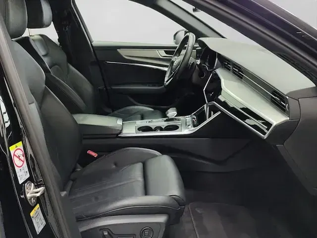 Gebraucht Audi A6 Sport 204 PS (150 kW) 2023 Mythosschwarz metallic Limousine