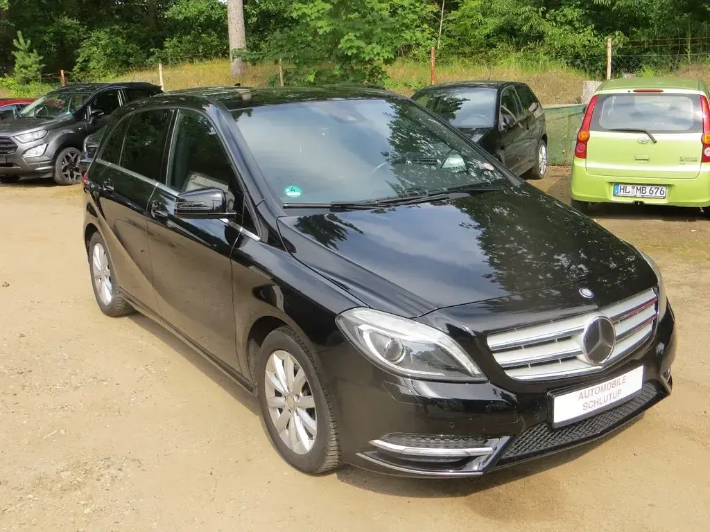 Gebraucht Mercedes B200 156 PS (114 kW) 2012 Schwarz Kleinwagen