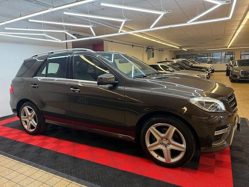 Gebraucht Mercedes ML350 258 PS (189 kW) 2015 Braun SUV