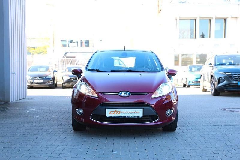 Gebraucht Ford Fiesta Titanium 82 PS (60 kW) 2011 Rot Kleinwagen