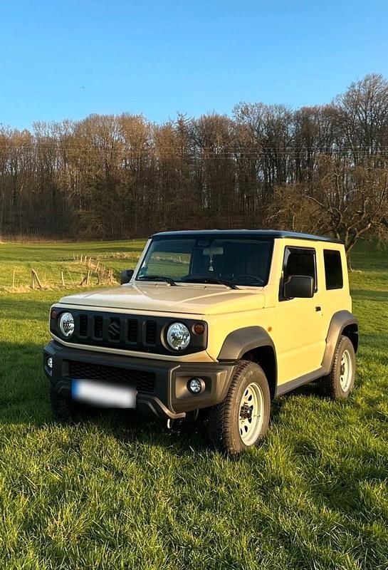 Gebraucht Suzuki Jimny 102 PS (75 kW) 2022 Beige SUV