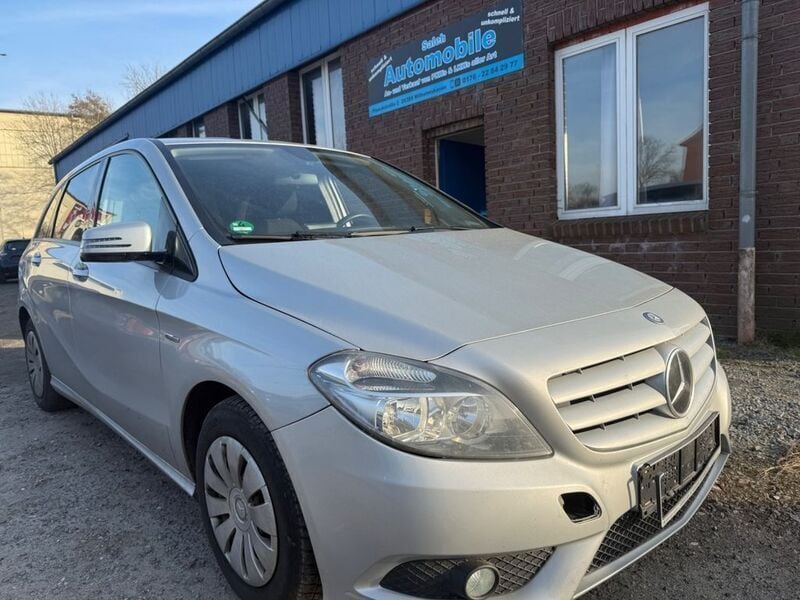 Silber Gebraucht 2012 Mercedes B180 Van / Kleinbus | 4.799 € (Guter Preis) - Bild 1/4
