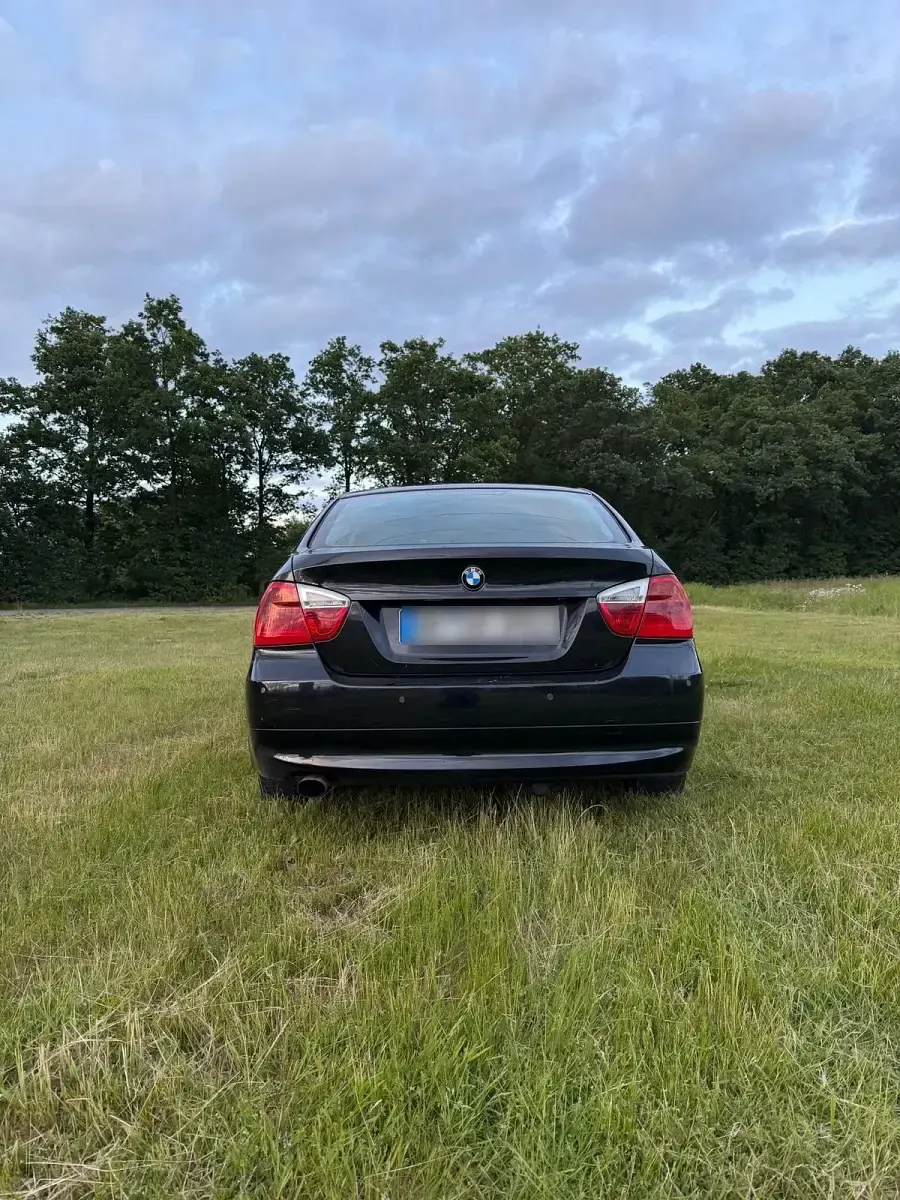 Gebraucht BMW 318 129 PS (94 kW) 2006 Schwarz Limousine