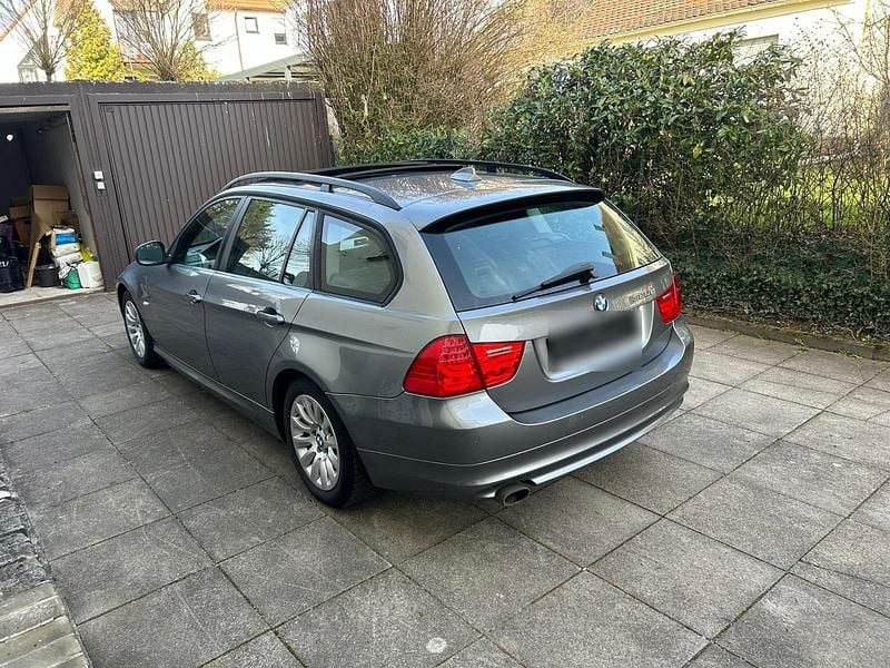 Gebraucht BMW 320 177 PS (130 kW) 2008 Grau Kombi
