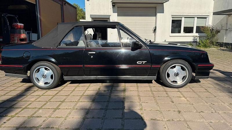 Second-hand Opel GT 116 CP (85 kW) 1987 Negru Cabrio