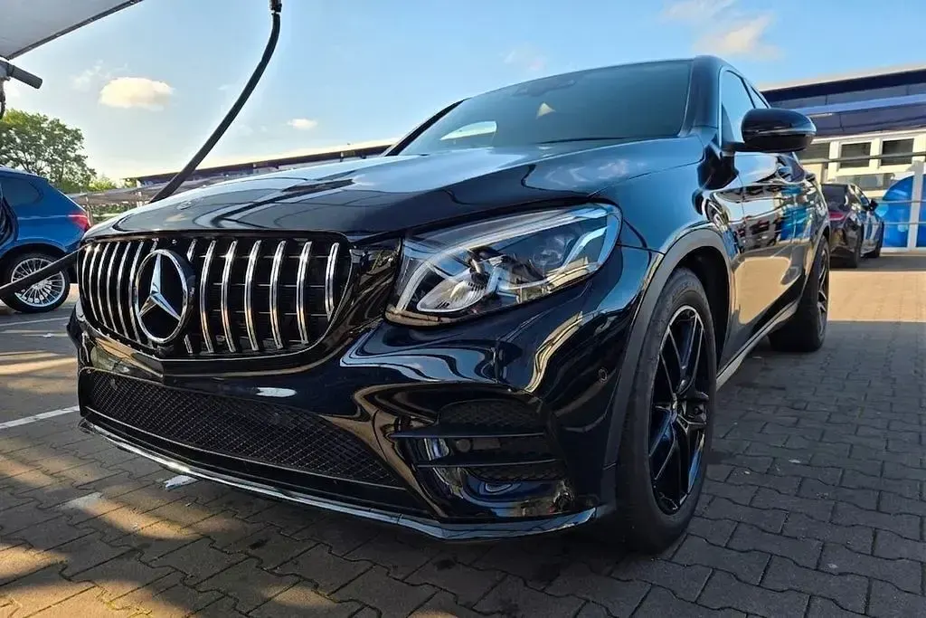 Gebraucht Mercedes GLC250 AMG line 204 PS (150 kW) 2019 Schwarz Coupé
