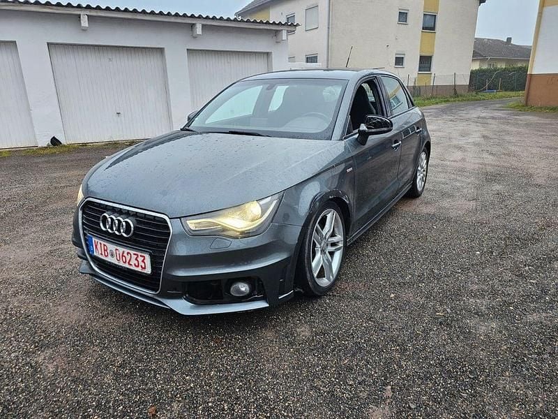 Grau Gebraucht 2012 Audi A1 Sportback S-Line Kleinwagen | 8.499 € (Superpreis) - Bild 1/4