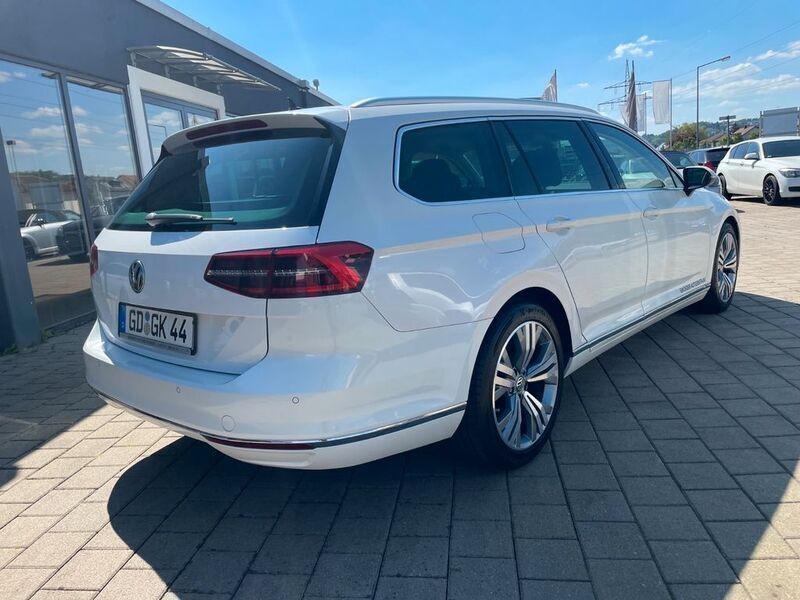 Gebraucht VW Passat 150 PS (110 kW) 2018 Weiß Limousine