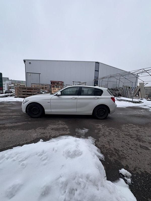 Gebraucht BMW 118 Sport Line 170 PS (125 kW) 2011 Weiß Kleinwagen