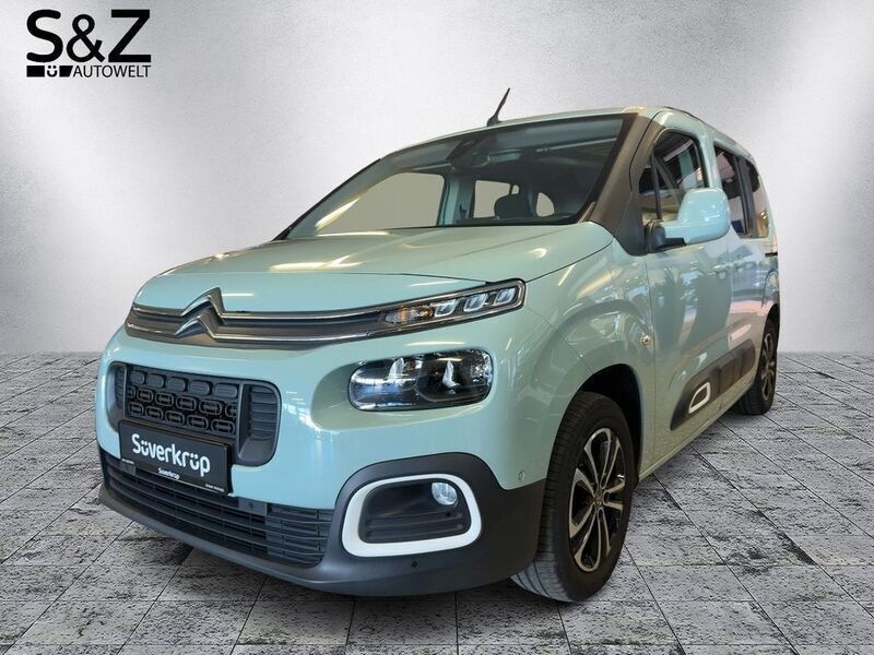 Grün Gebraucht 2018 Citroën Berlingo Shine Van / Kleinbus | 16.980 € (Etwas zu teuer) - Bild 1/4