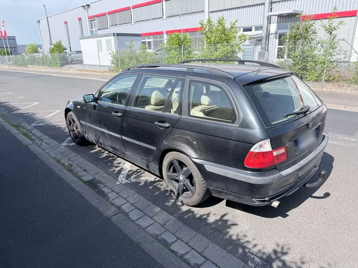 Gebraucht BMW 318 143 PS (105 kW) 2005 Schwarz Kombi