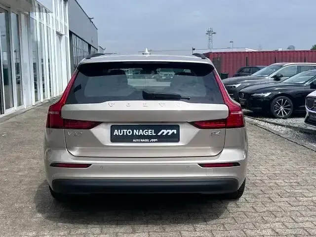 Gebraucht Volvo V60 Core 197 PS (144 kW) 2023 Andere Kombi