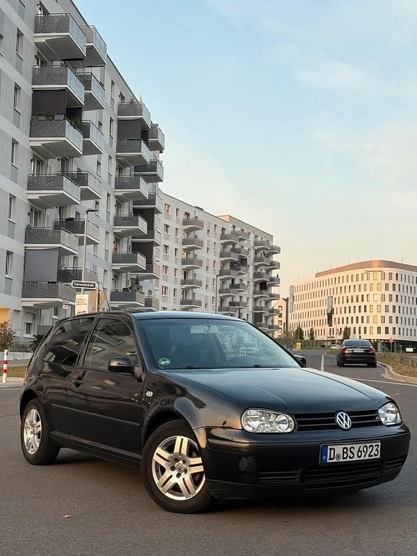 Schwarz Gebraucht 2003 VW Golf IV Coupé | 1.600 € (Fairer Preis) - Bild 1/4