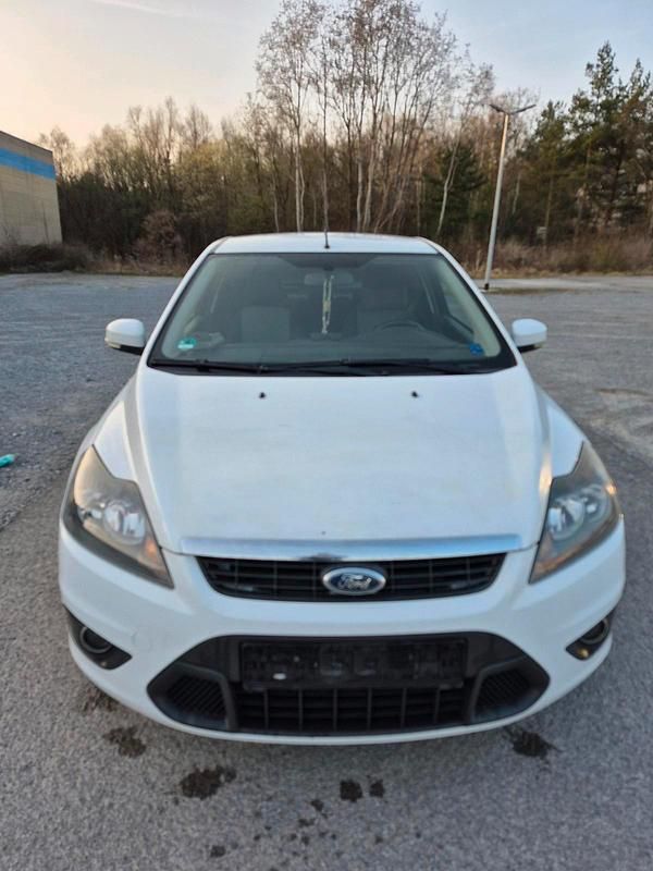 Gebraucht Ford Focus 116 PS (85 kW) 2010 Weiß Kleinwagen